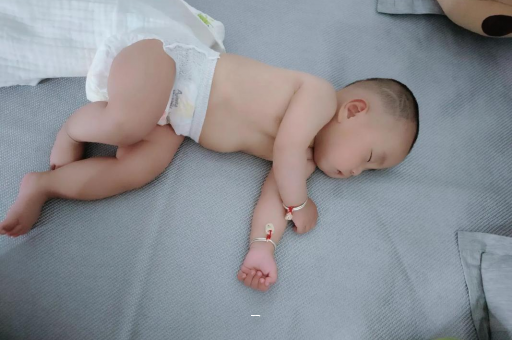 大同宝宝脸上有白色斑块